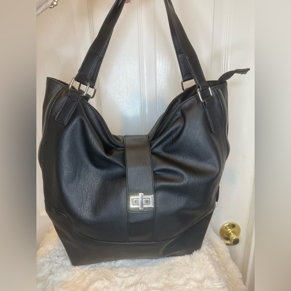 BEAUTIFUL MODERN BLACK HOBO BAG